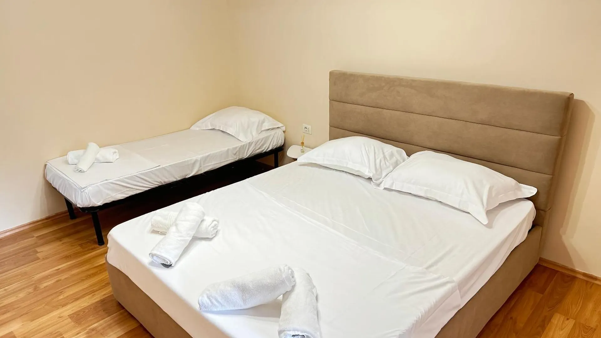 Skanderbeg Square Apartment 02 Tiran