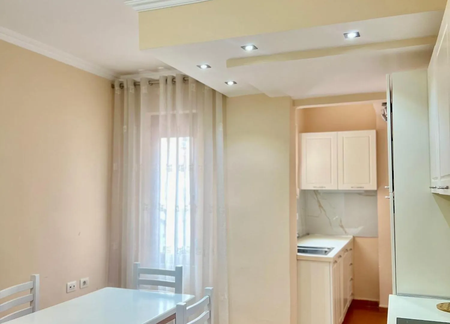 Skanderbeg Square Apartment 02 Tiran
